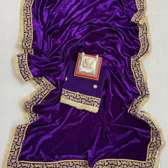 Velvet saree - Picture 3 of 4